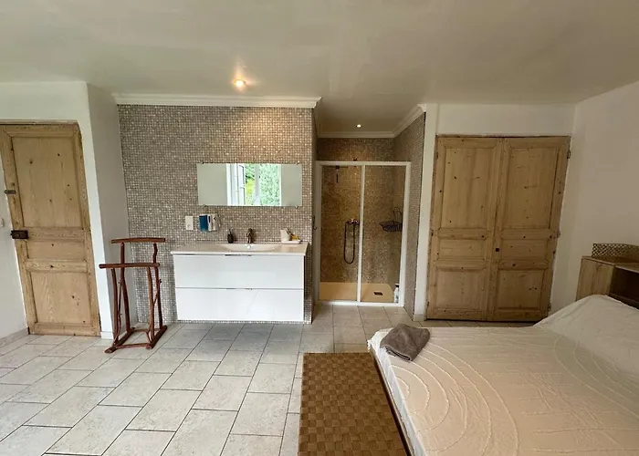 Villa Location Saisonniere Jusqu'a 13 Personnes Compolibat